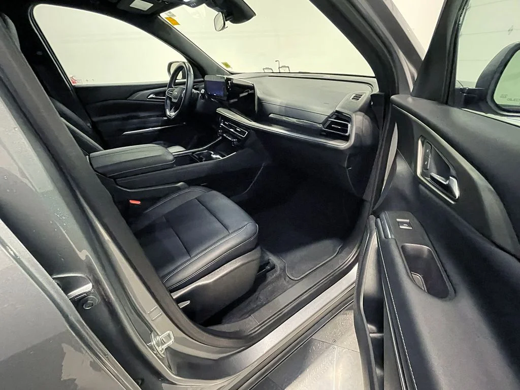 Used 2025 Gray Chevrolet LT image 28