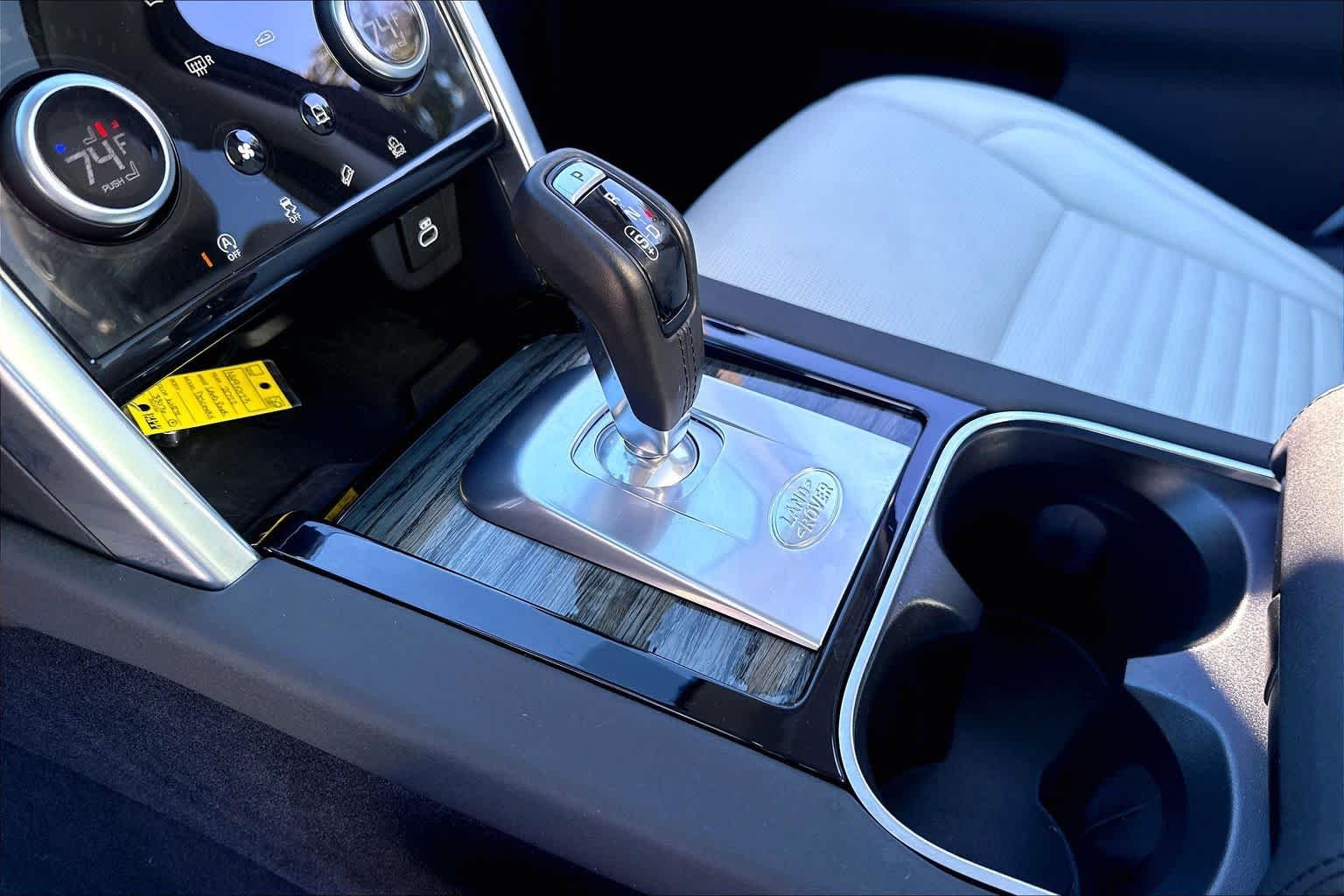 Used 2022 Fuji White Land Rover SE image 17