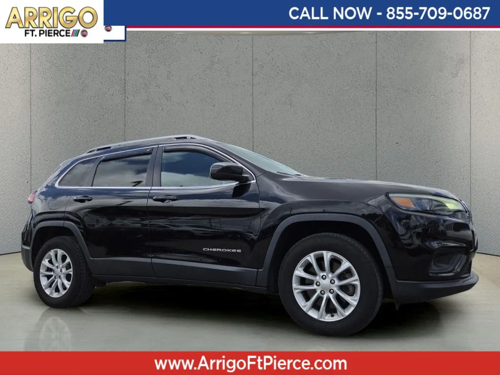 Certified Used 2019 Diamond Black Crystal Pearlcoat Jeep Latitude image 1