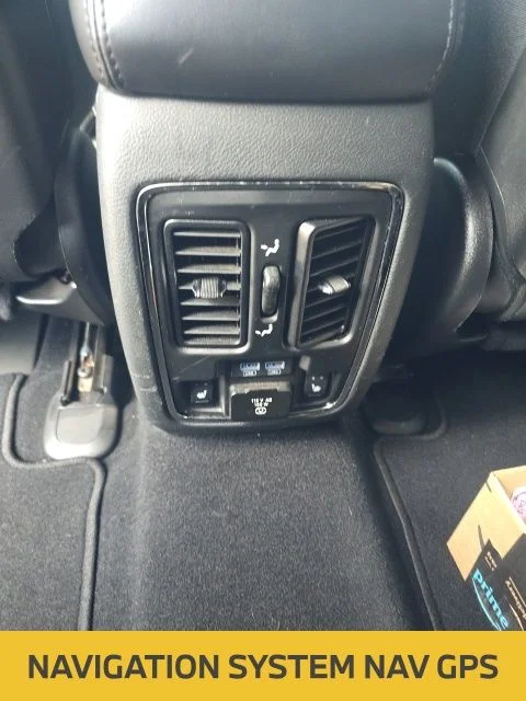 Used 2019 Silver Jeep Limited image 7