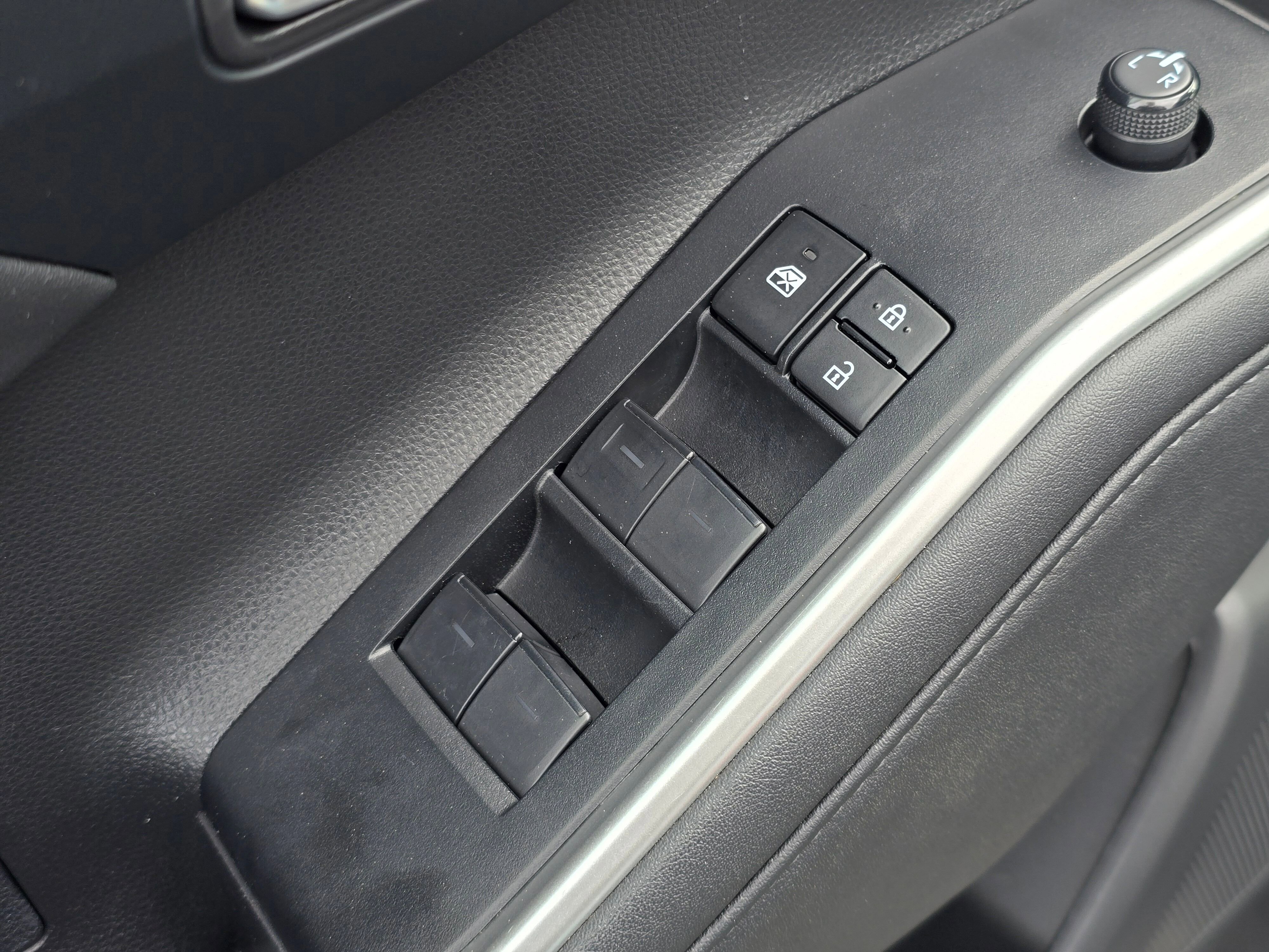 Used 2023  Toyota L image 26