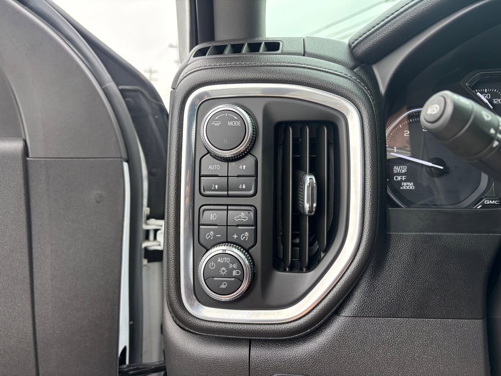 Used 2020 White GMC SLT image 23