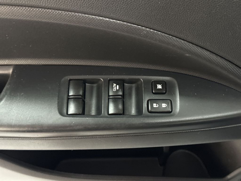 Used 2024 Jet Black Metallic Mitsubishi ES image 14