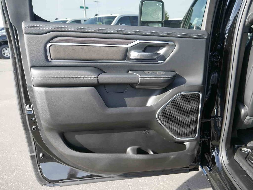 New 2026 Diamond Black Crystal Pearl-Coat Exterior Paint RAM LARAMIE image 16