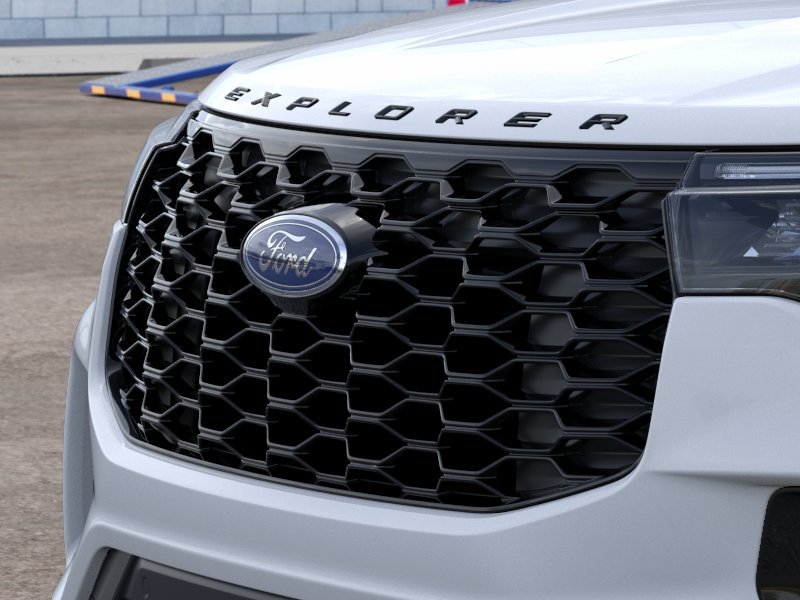 New 2026 Space White Metallic Ford ST-Line image 25