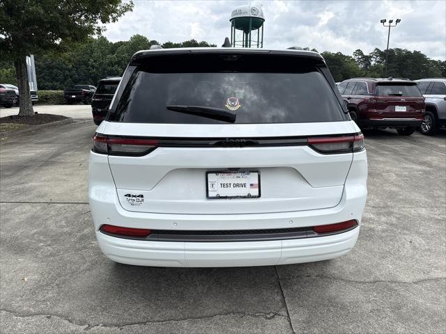 New 2026 Bright White Clear-Coat Exterior Paint Jeep Limited image 6