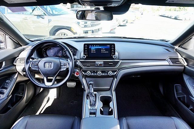 Used 2021  Honda Sport image 16