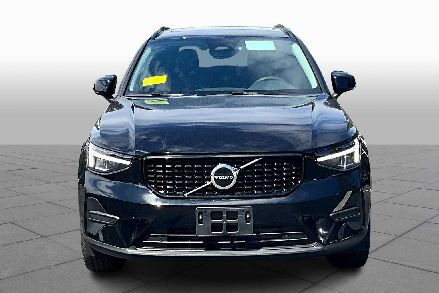 2026 Volvo XC40 Core - Photo 2