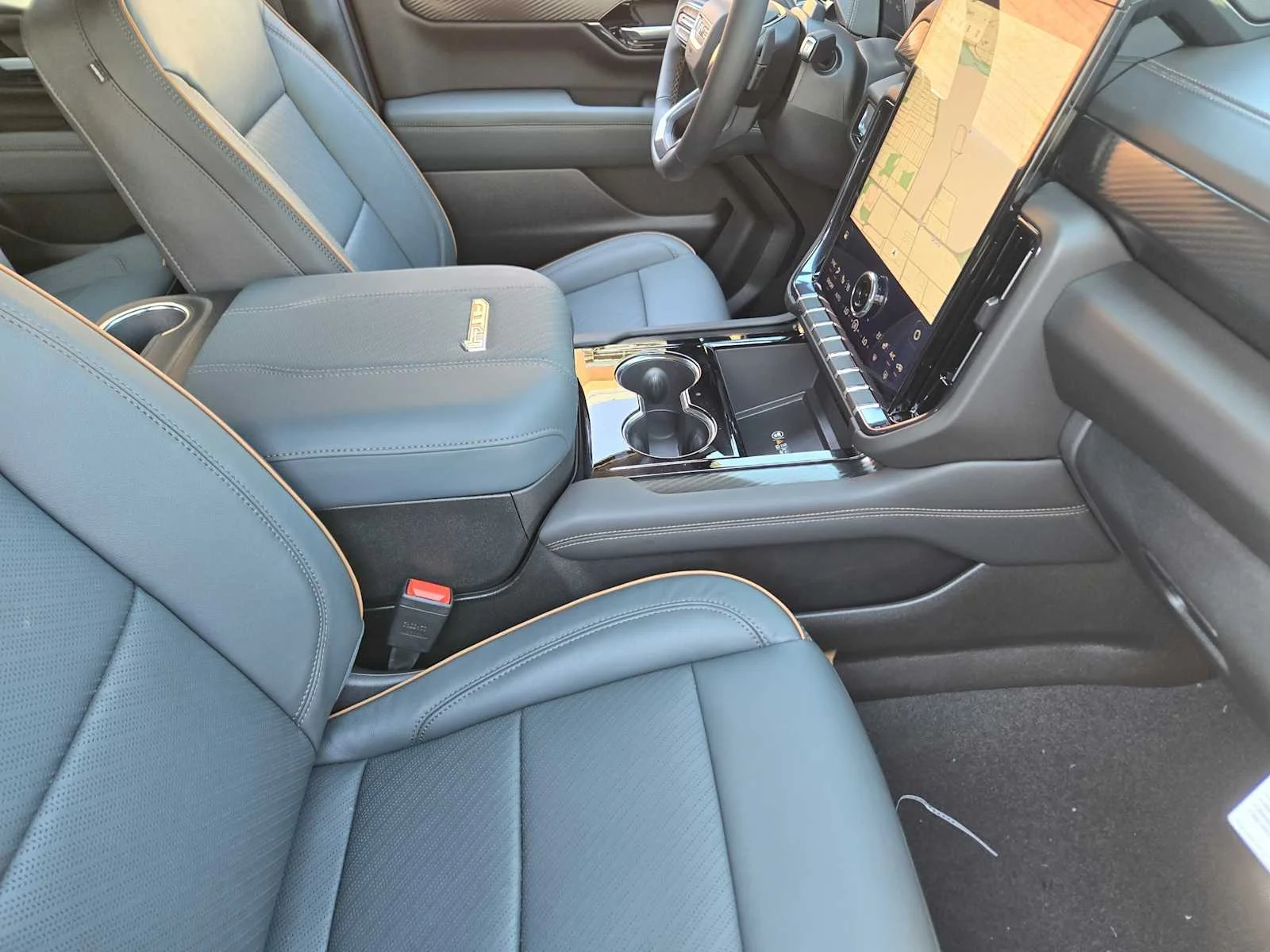 2027 GMC Yukon XL AT4 - Photo 9
