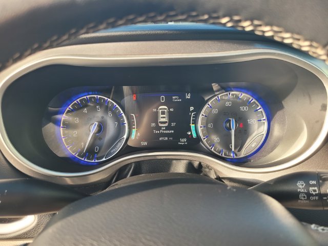 Used 2023 Black Chrysler Touring L image 29