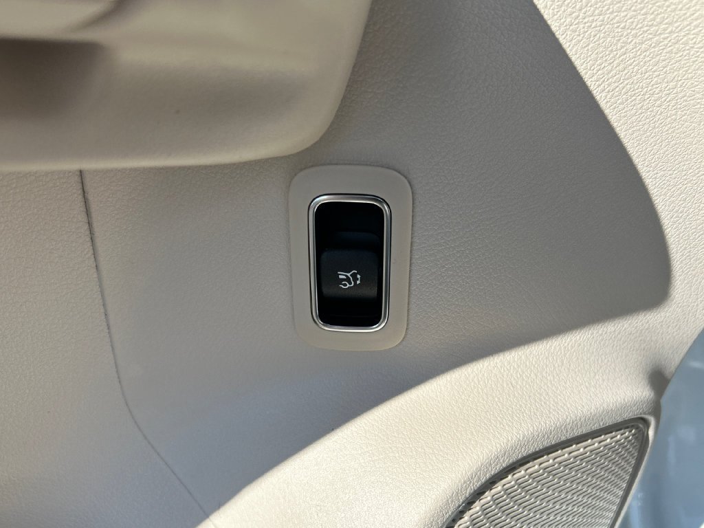 New 2026 Polar White Mercedes-Benz GLB 250 image 13