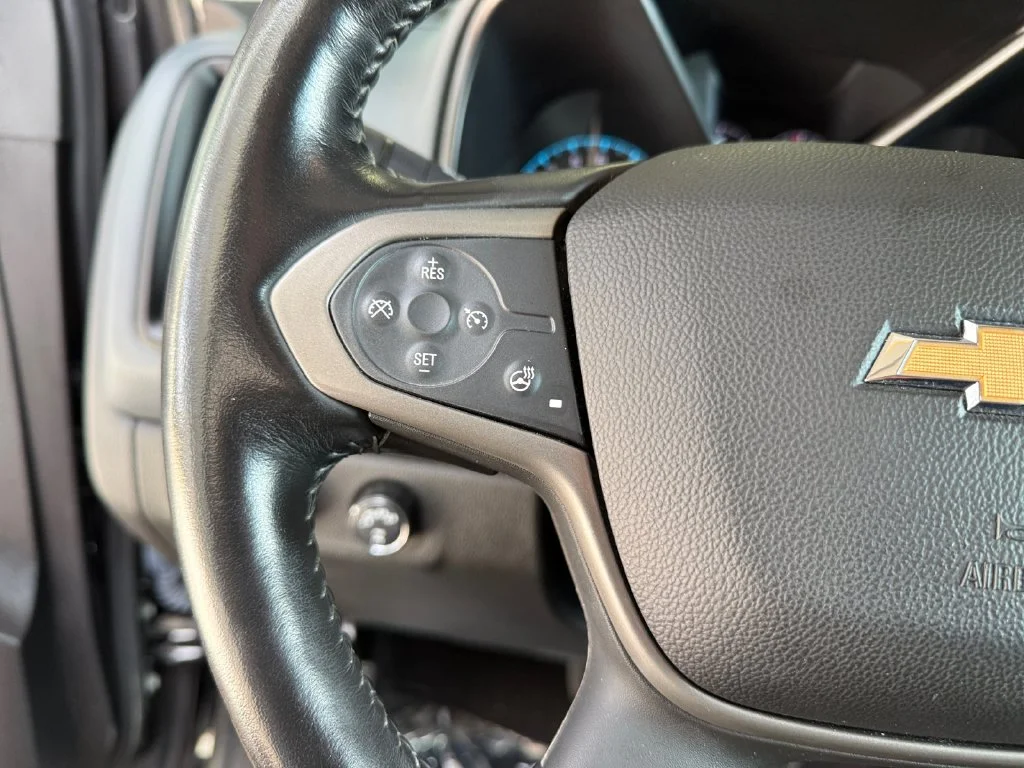 Used 2019 Black Chevrolet Z71 image 23