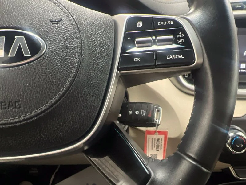Used 2019 White Kia LX image 23