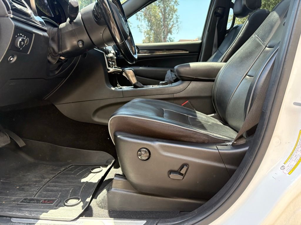 Used 2019 White Jeep Overland image 10
