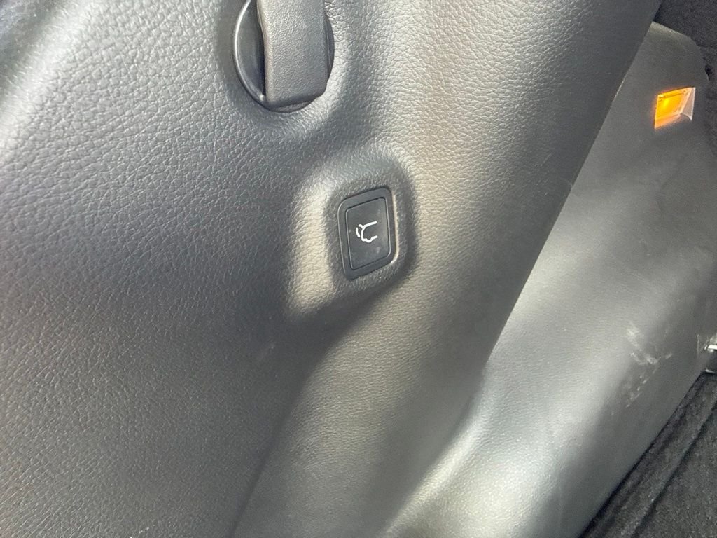 Used 2023 Black Jeep Latitude image 14