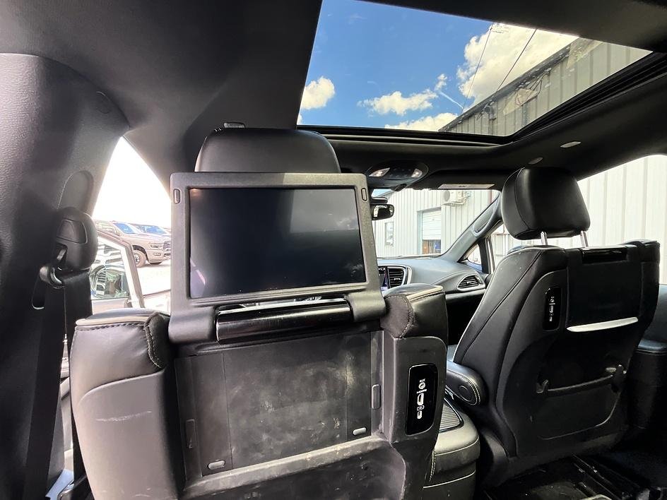 Used 2024 White Chrysler Limited image 30