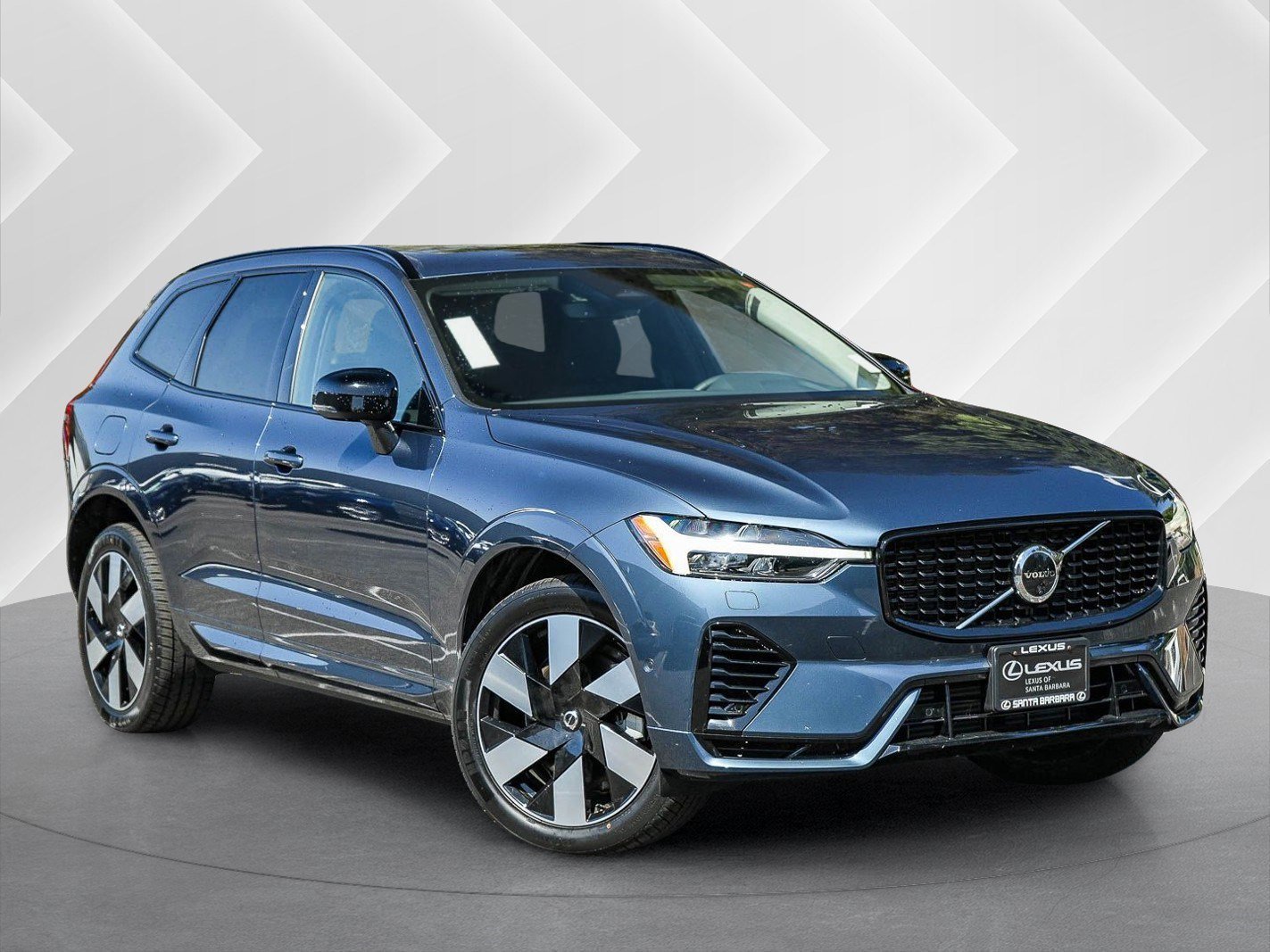 2024 Volvo XC60 T8 Plus Dark Theme AWD's photo