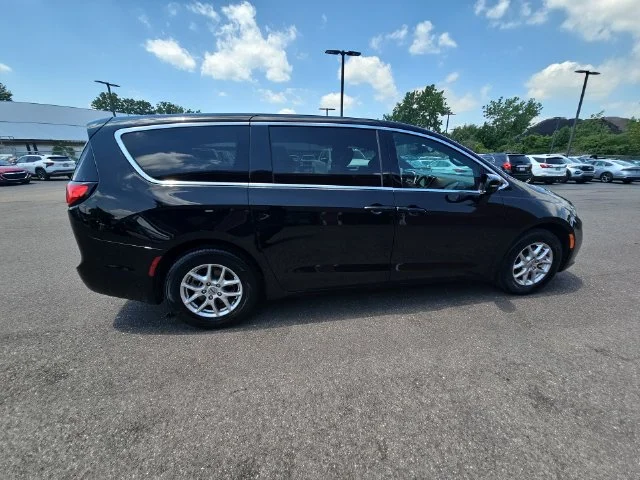 Used 2025 Black Chrysler Select image 10