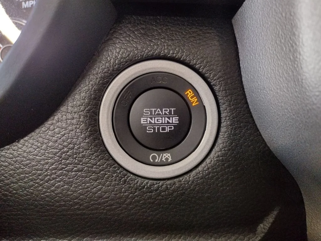 Used 2022 White Ram Laramie image 39