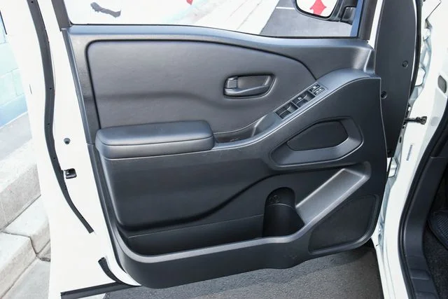 Used 2022 White Nissan S image 12