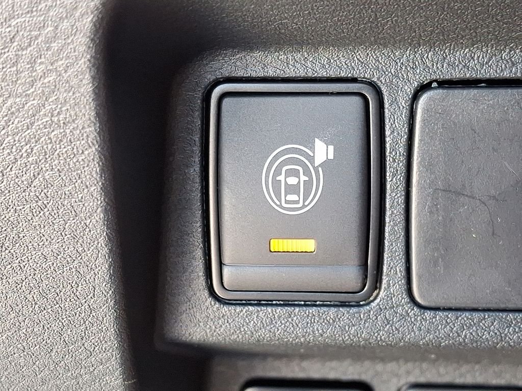 New 2026 Glacier White Nissan Crew Cab SV image 17