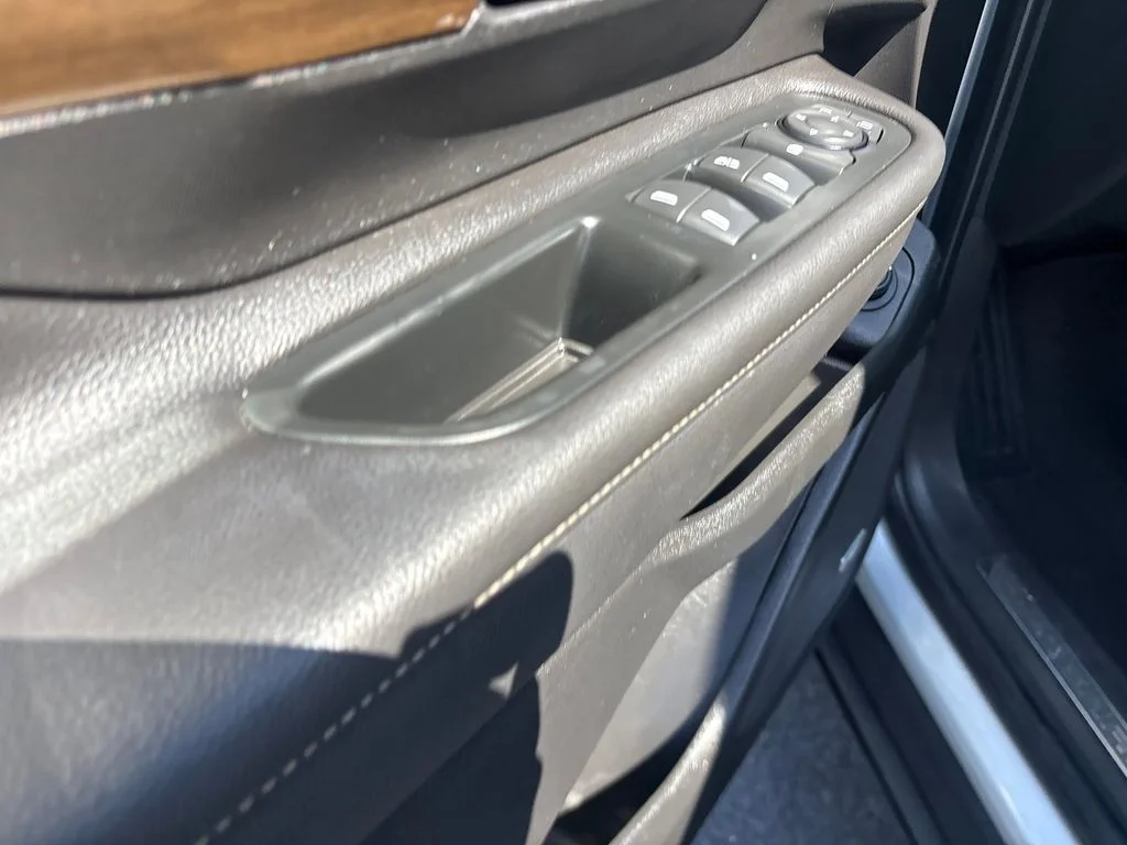 Used 2021 Silver GMC Denali image 21