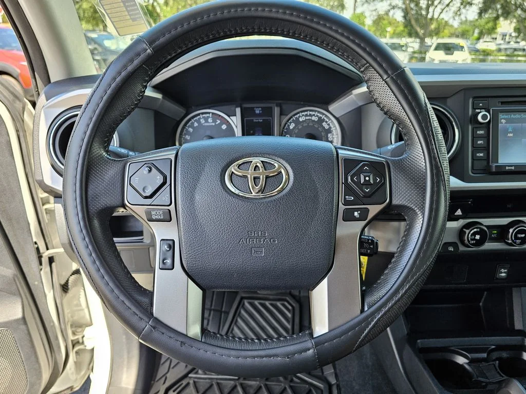 Used 2017 White Toyota SR5 image 20