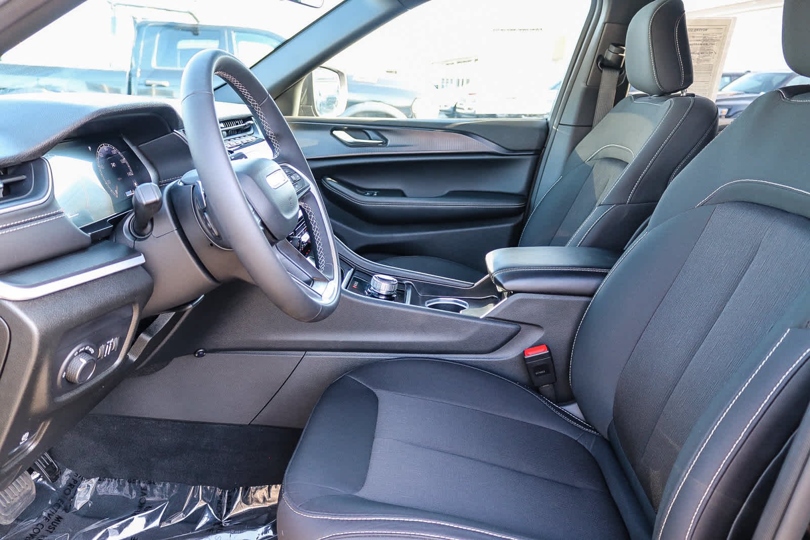 Used 2025 Diamond Black Crystal Pearlcoat Jeep Laredo X image 16