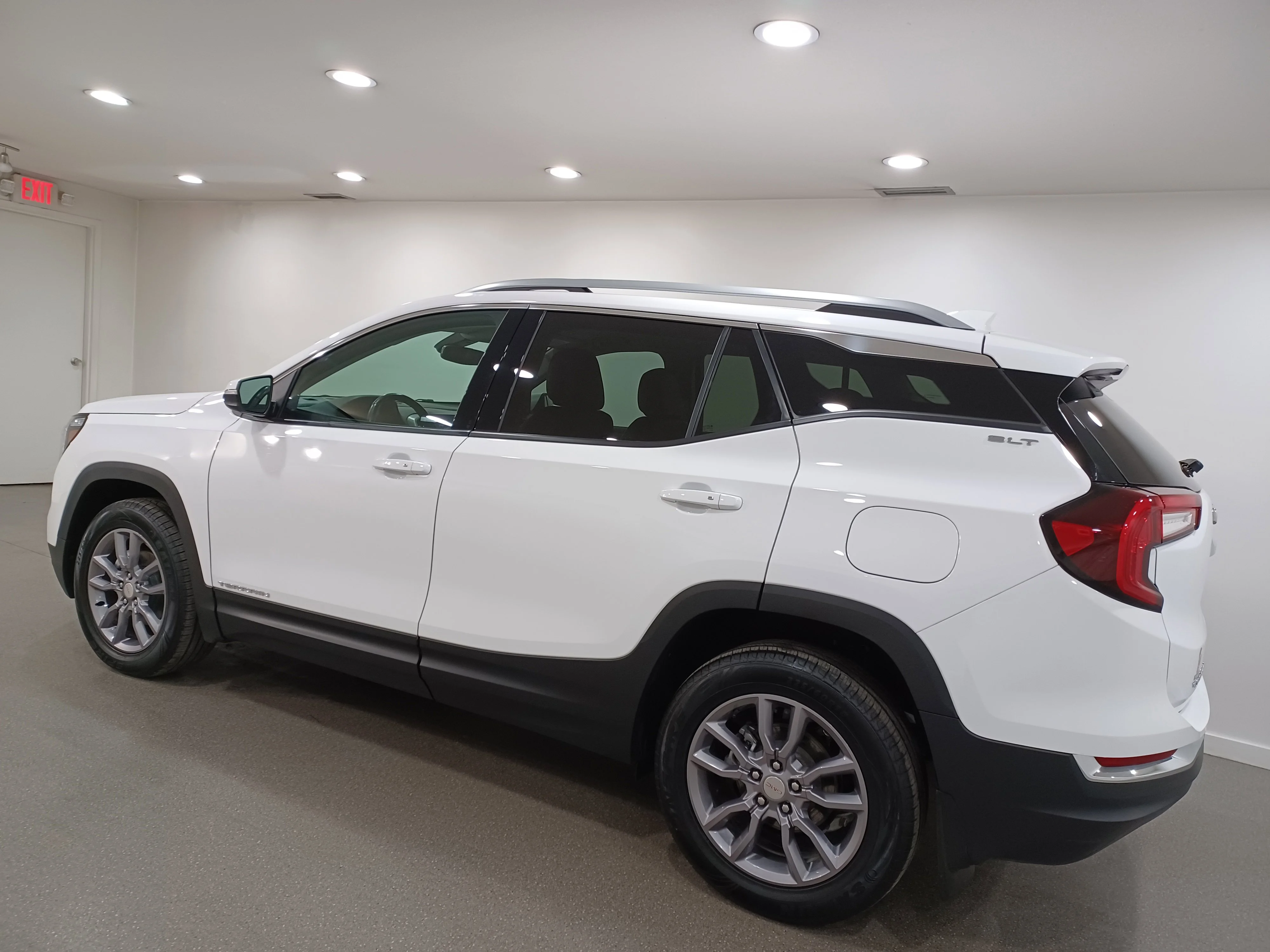 Certified Used 2024 White GMC SLT AWD *Remote Start | Htd Leather | Htd Wheel | Memory Seats | Park Assist | Apple CarPlay image 7