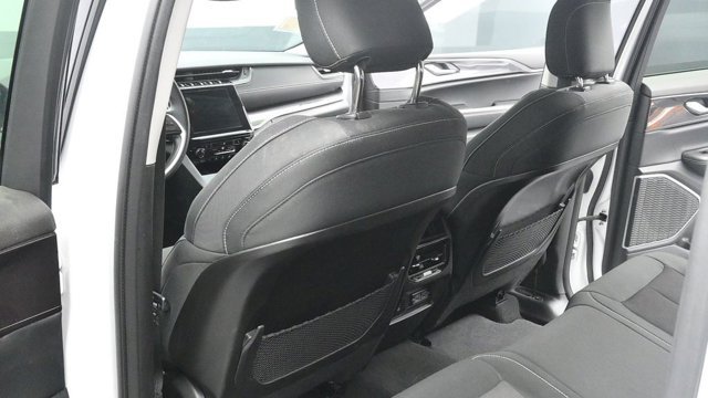 Used 2022 White Jeep Laredo image 23