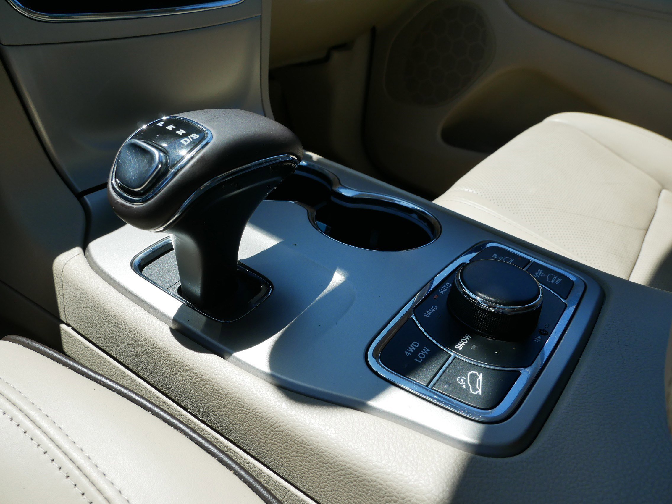 2014 Jeep Grand Cherokee Overland - Photo 25