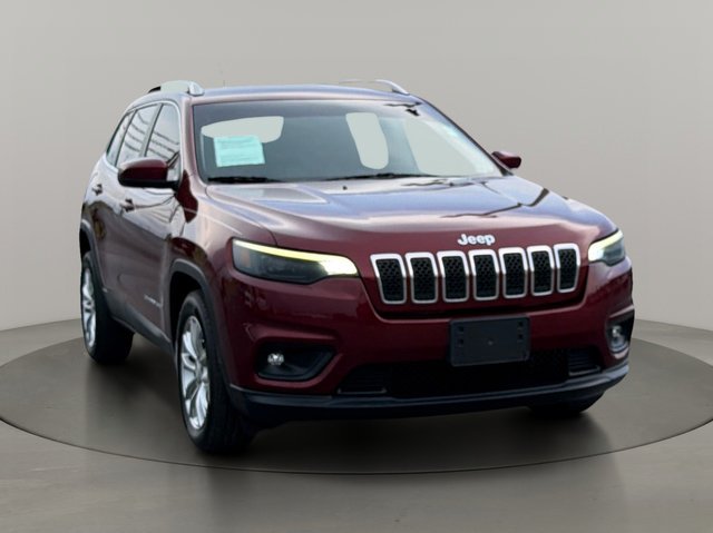 Used 2019  Jeep Latitude image 1
