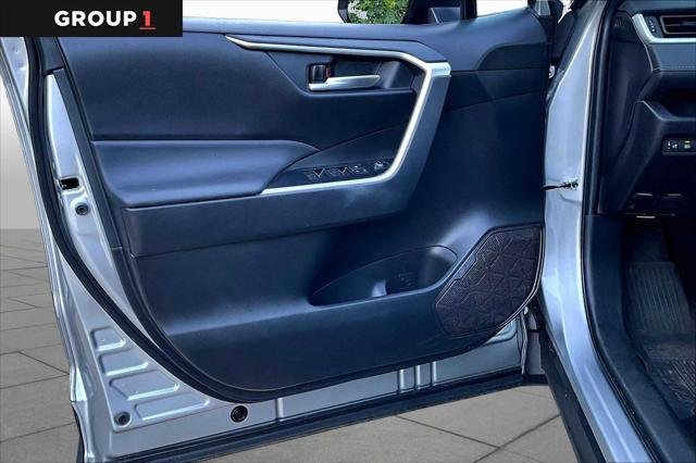 Certified Used 2025 SILVER SKY METALLIC Toyota  image 22