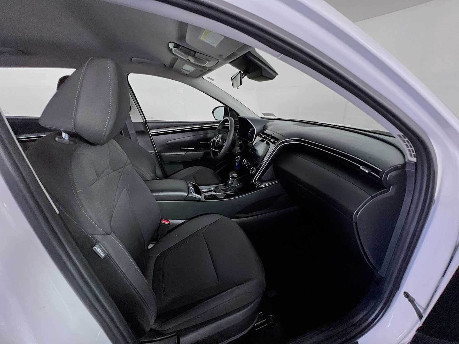 Certified Used 2024 White Pearl Hyundai SE image 27