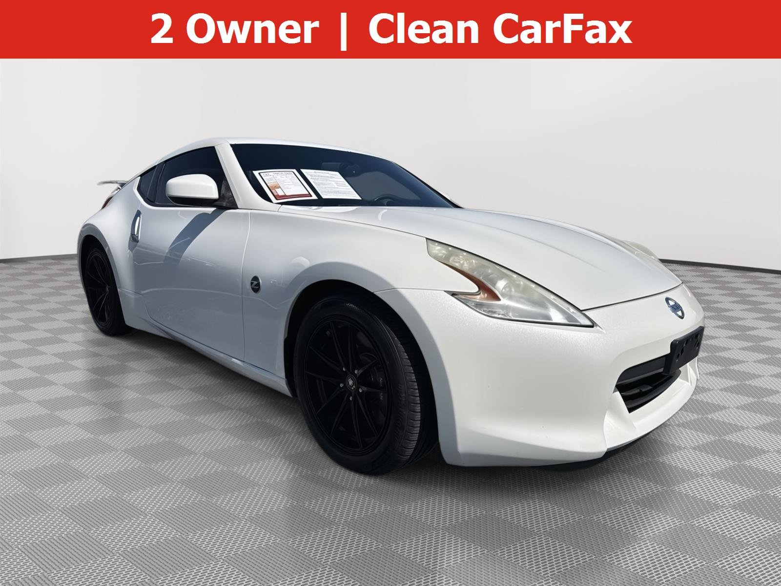 Nissan 370Z Touring Photo 1
