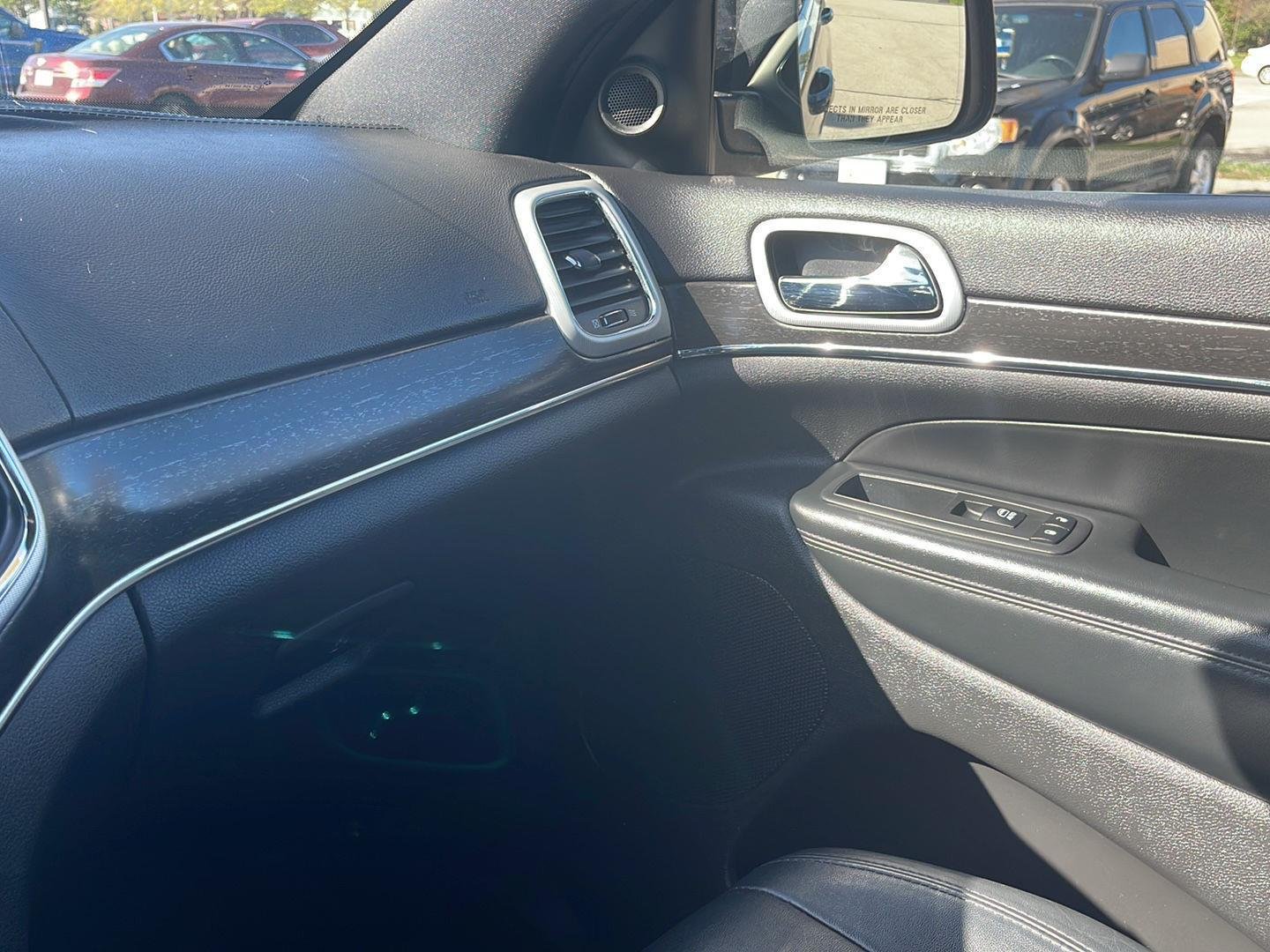 Used 2018 Diamond Black Crystal Pearlcoat Jeep Sterling Edition image 26