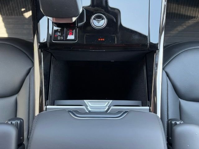 New 2026 Fuji White Land Rover Dynamic SE image 29