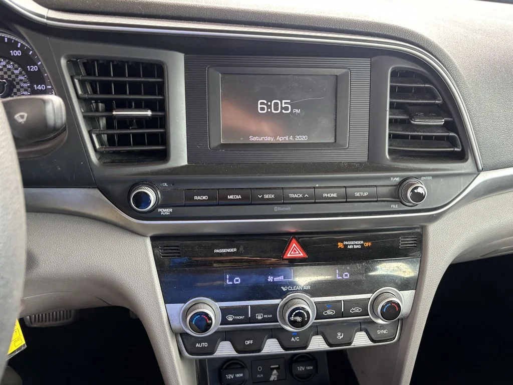 Used 2020 Red Hyundai SE image 26