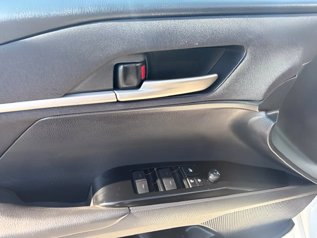 Used 2025 White Toyota LE image 24