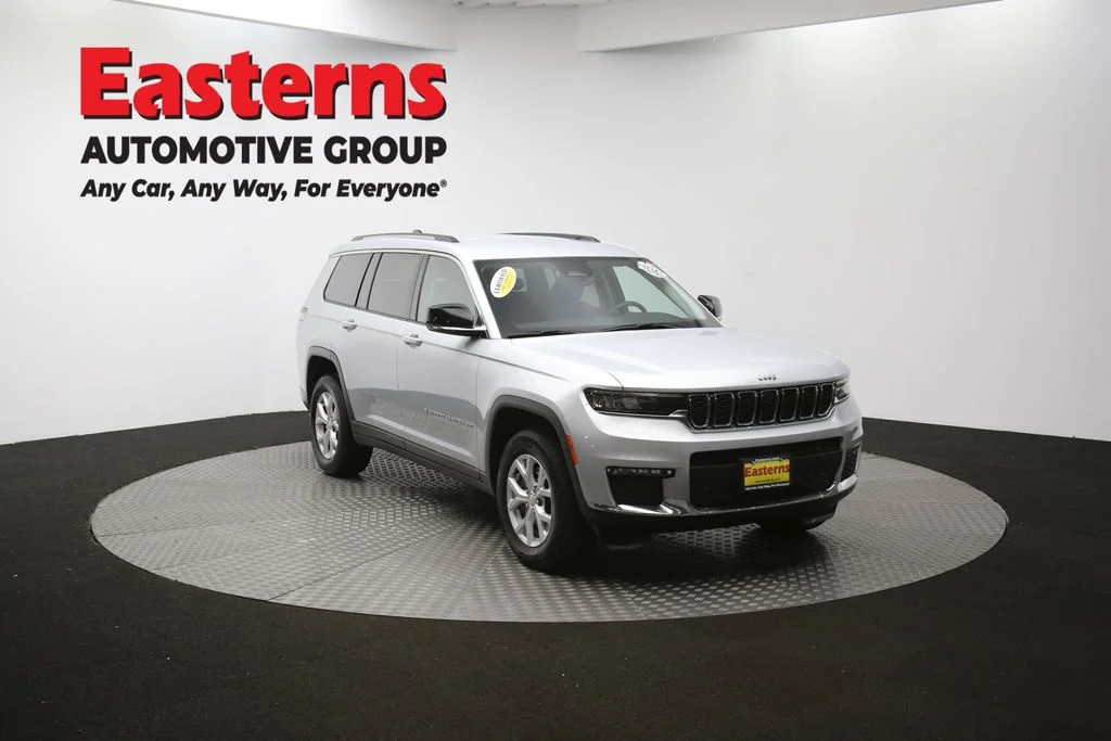 Used 2023 Silver Jeep Limited image 51