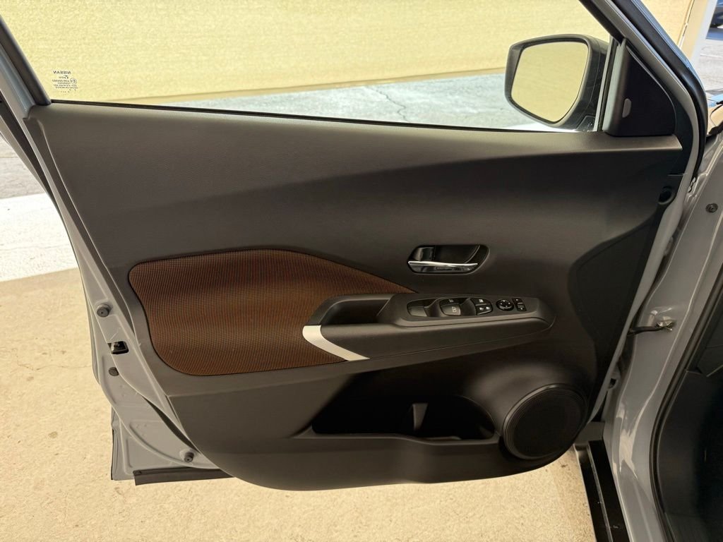 Used 2024 Super Black Nissan SR image 29