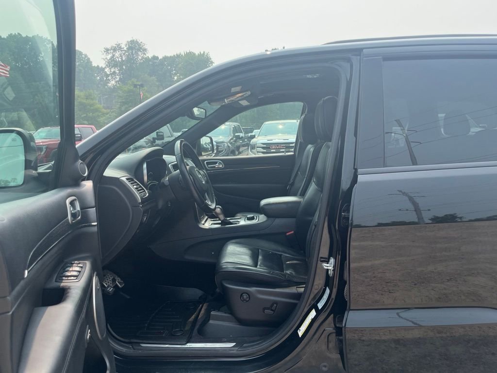 Used 2018 Diamond Black Jeep Overland image 21