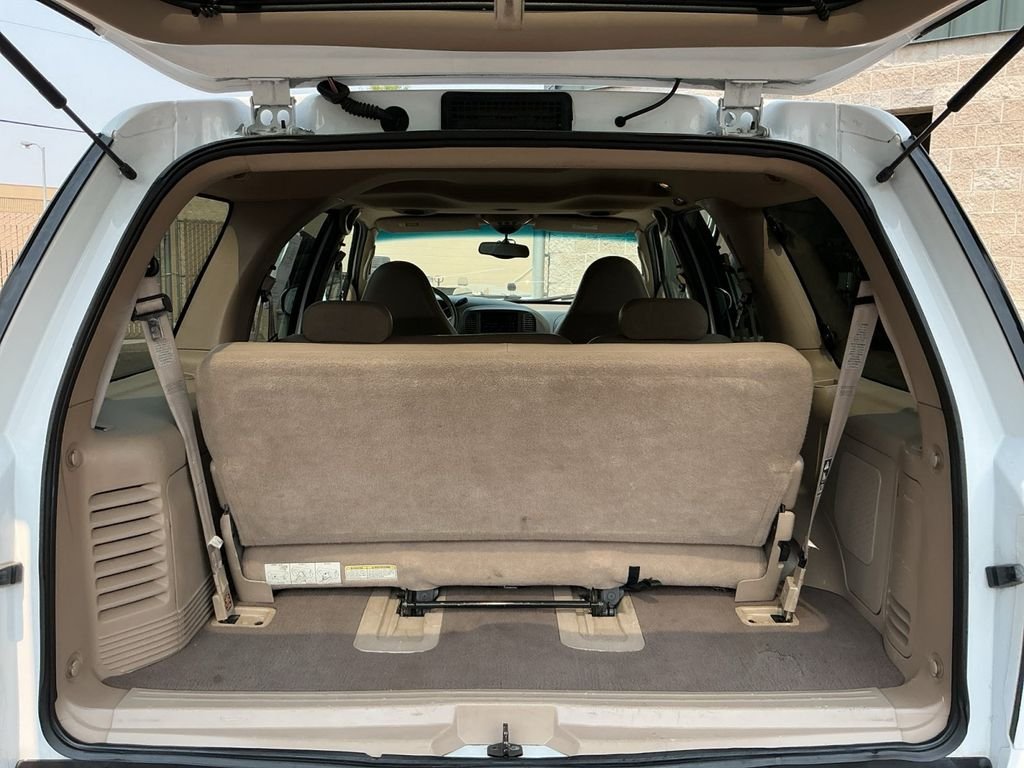 Used 2000 White Ford Eddie Bauer image 22