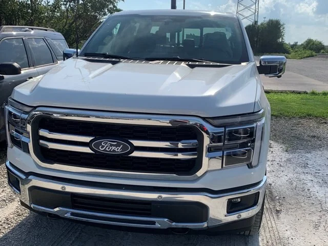 New 2026 Star White Metallic Tri-Coat Ford Lariat® image 28