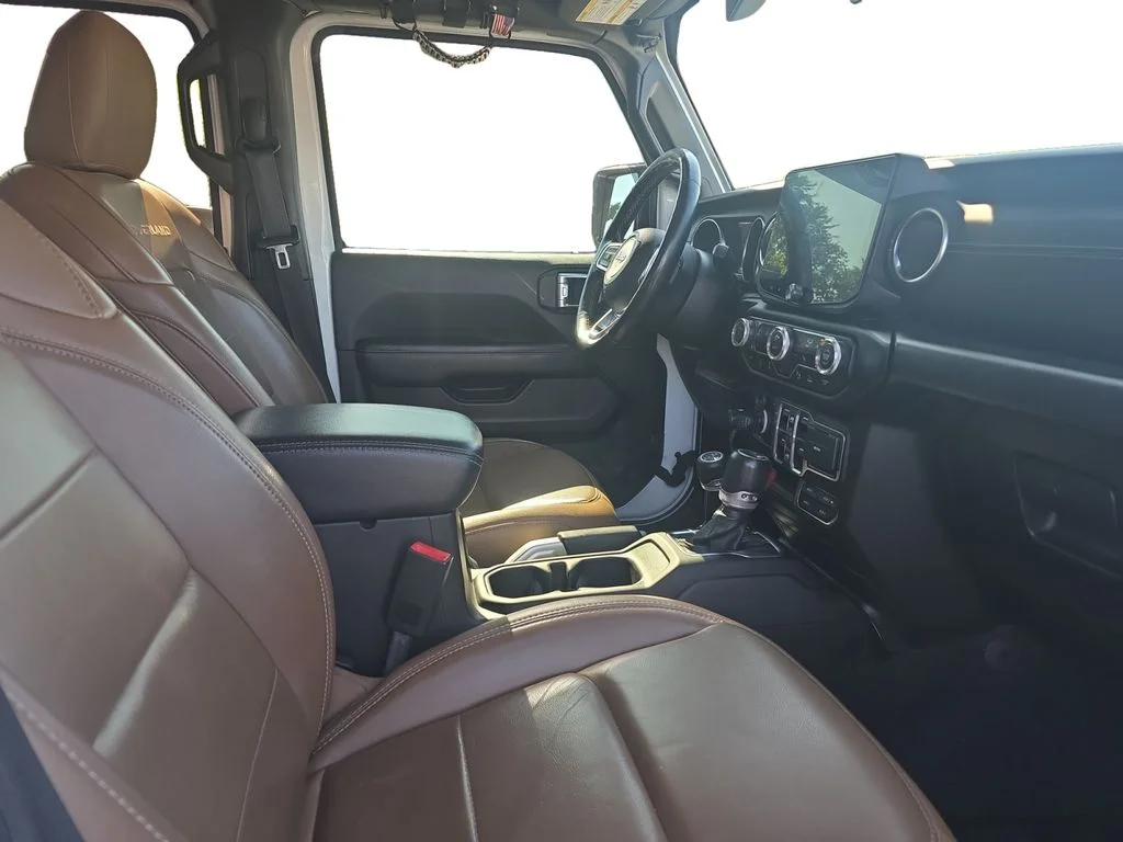 Used 2020 Bright White Clearcoat Jeep Overland image 24