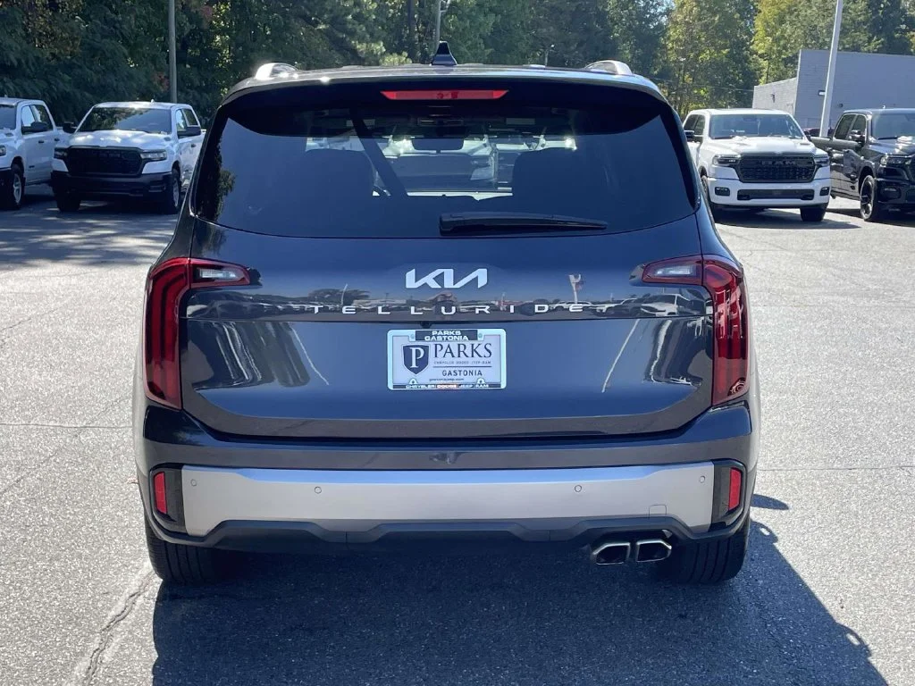 Used 2025  Kia S image 7