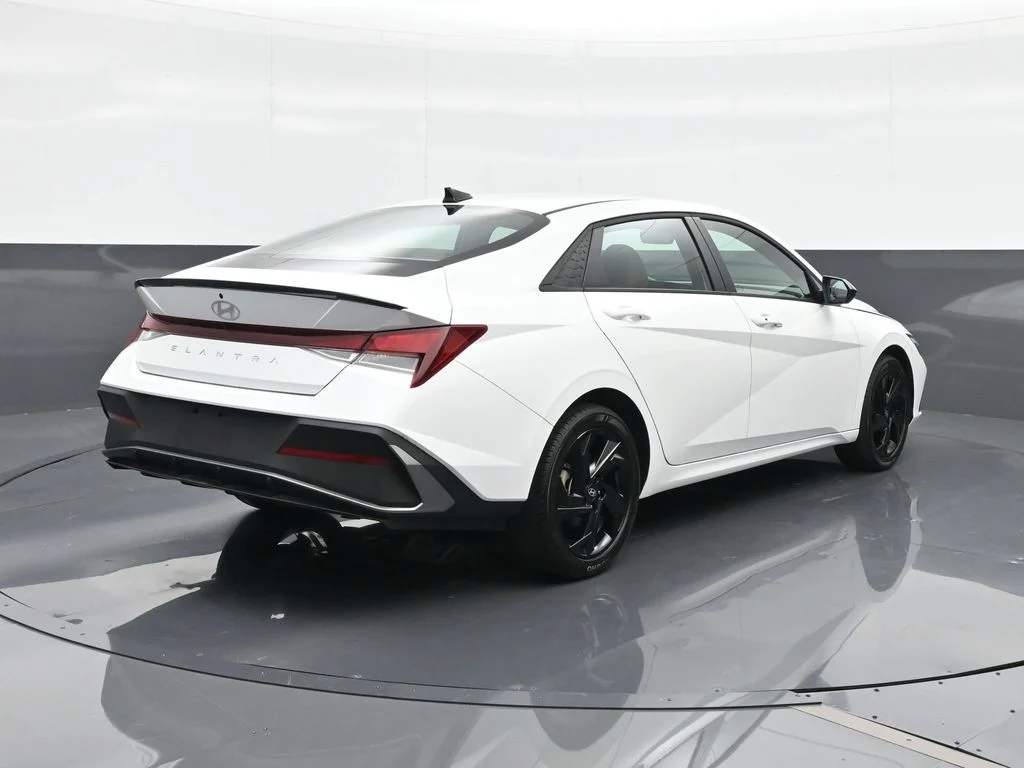 Used 2026 White Hyundai SEL Sport image 14
