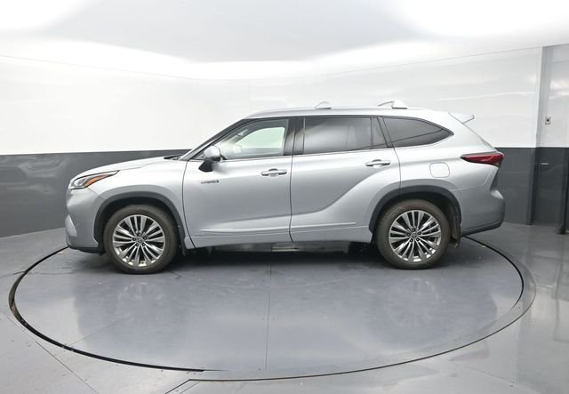 Used 2021 Silver Toyota Platinum image 4
