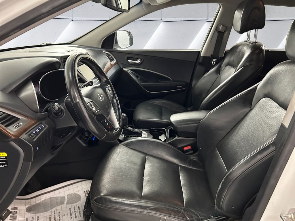 Used 2019 White Hyundai SE image 7