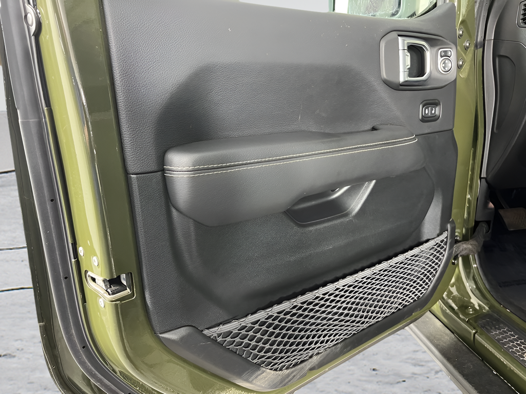 Used 2021 Green Jeep Unlimited Sahara image 9